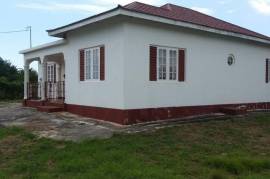 3 Bedrooms 2 Bathrooms, House for Sale in Junction