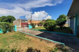 5 Bedrooms 3 Bathrooms, House for Sale in Kingston 5