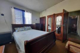 5 Bedrooms 3 Bathrooms, House for Sale in Kingston 5