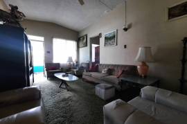 5 Bedrooms 3 Bathrooms, House for Sale in Kingston 5