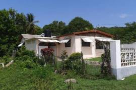 3 Bedrooms 2 Bathrooms, House for Sale in Santa Cruz