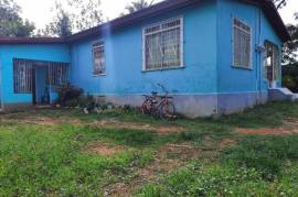 3 Bedrooms 2 Bathrooms, House for Sale in Linstead