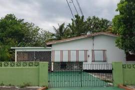 3 Bedrooms 2 Bathrooms, House for Sale in Santa Cruz