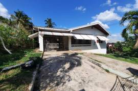 3 Bedrooms 2 Bathrooms, House for Sale in May Pen