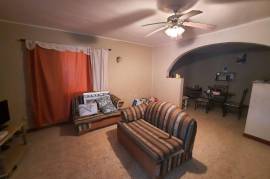 3 Bedrooms 2 Bathrooms, House for Sale in May Pen