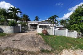 3 Bedrooms 2 Bathrooms, House for Sale in May Pen