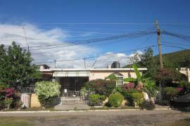 4 Bedrooms 3 Bathrooms, House for Private in Greater Portmore