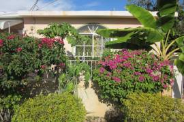 4 Bedrooms 3 Bathrooms, House for Private in Greater Portmore