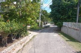 4 Bedrooms 2 Bathrooms, House for Sale in Petersfield