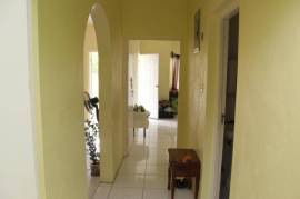 2 Bedrooms 1 Bathrooms, House for Sale in Middle Quarters