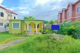 2 Bedrooms 1 Bathrooms, House for Sale in Middle Quarters