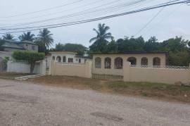 2 Bedrooms 1 Bathrooms, House for Sale in Spanish Town