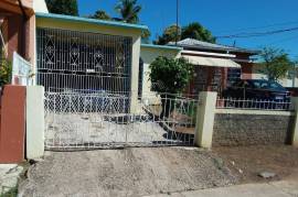 2 Bedrooms 1 Bathrooms, House for Sale in May Pen