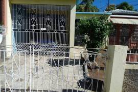 2 Bedrooms 1 Bathrooms, House for Sale in May Pen