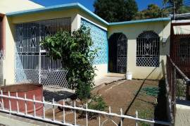 2 Bedrooms 1 Bathrooms, House for Sale in May Pen