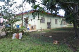 4 Bedrooms 2 Bathrooms, House for Sale in May Pen