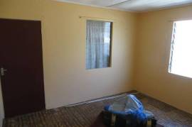 4 Bedrooms 2 Bathrooms, House for Sale in May Pen