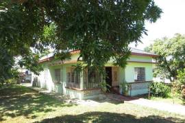 4 Bedrooms 2 Bathrooms, House for Sale in May Pen