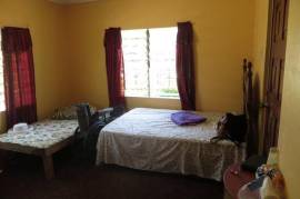 4 Bedrooms 2 Bathrooms, House for Sale in May Pen