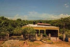 3 Bedrooms 1 Bathrooms, House for Sale in Spanish Town