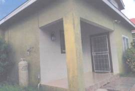 2 Bedrooms 1 Bathrooms, House for Private in May Pen