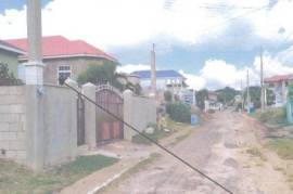 2 Bedrooms 1 Bathrooms, House for Private in May Pen