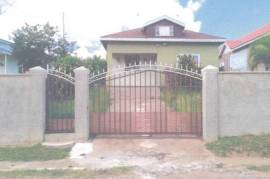 2 Bedrooms 1 Bathrooms, House for Private in May Pen