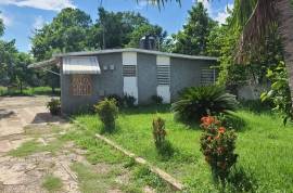 3 Bedrooms 2 Bathrooms, House for Sale in Spanish Town