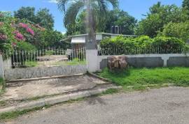 3 Bedrooms 2 Bathrooms, House for Sale in Spanish Town