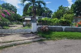 3 Bedrooms 2 Bathrooms, House for Sale in Spanish Town