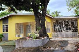 4 Bedrooms 1 Bathrooms, House for Sale in May Pen