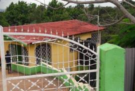 3 Bedrooms 2 Bathrooms, House for Sale in Mocho