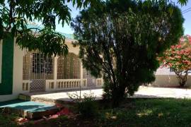 4 Bedrooms 2 Bathrooms, House for Sale in May Pen