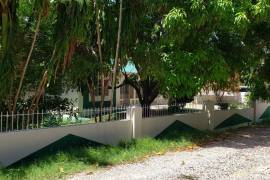 4 Bedrooms 2 Bathrooms, House for Sale in May Pen