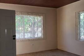 4 Bedrooms 2 Bathrooms, House for Sale in May Pen