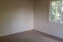 4 Bedrooms 2 Bathrooms, House for Sale in May Pen