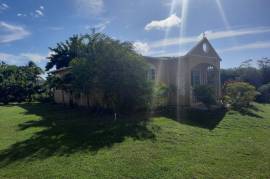 3 Bedrooms 2 Bathrooms, House for Sale in May Pen