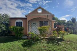 3 Bedrooms 2 Bathrooms, House for Sale in May Pen