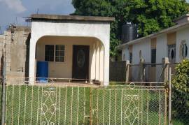 2 Bedrooms 1 Bathrooms, House for Private in Spanish Town