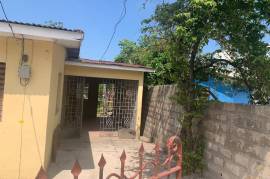 3 Bedrooms 2 Bathrooms, House for Sale in Kingston 20