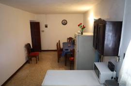 3 Bedrooms 2 Bathrooms, House for Sale in May Pen