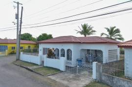 3 Bedrooms 2 Bathrooms, House for Sale in May Pen