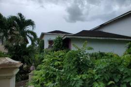 4 Bedrooms 2 Bathrooms, House for Private in Savanna-La-Mar