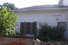 4 Bedrooms 2 Bathrooms, House for Private in Savanna-La-Mar