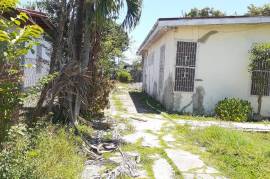 4 Bedrooms 3 Bathrooms, House for Sale in May Pen