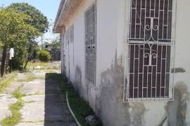 4 Bedrooms 3 Bathrooms, House for Sale in May Pen