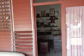 4 Bedrooms 3 Bathrooms, House for Sale in May Pen