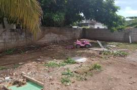 2 Bedrooms 1 Bathrooms, House for Sale in Spanish Town