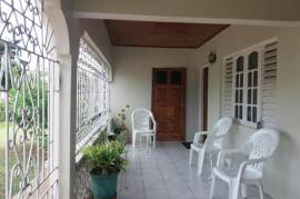 3 Bedrooms 3 Bathrooms, House for Sale in May Pen