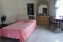 3 Bedrooms 3 Bathrooms, House for Sale in May Pen